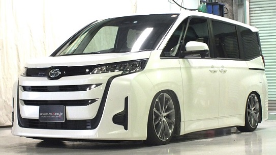 新型ノアも迫力ローダウン 車高調 ｂｌａｃｋ ｉ マッチング完了 Rsrjapanのブログ